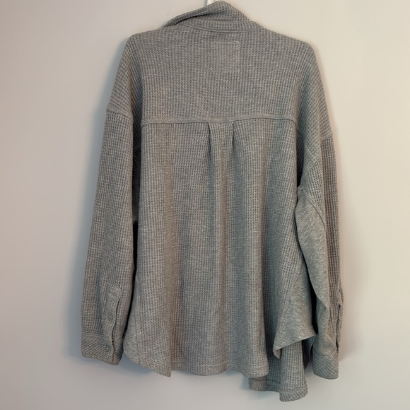 Aerie Grey Oversized Waffle Knit Button Up Size Medium - Picture 9 of 9